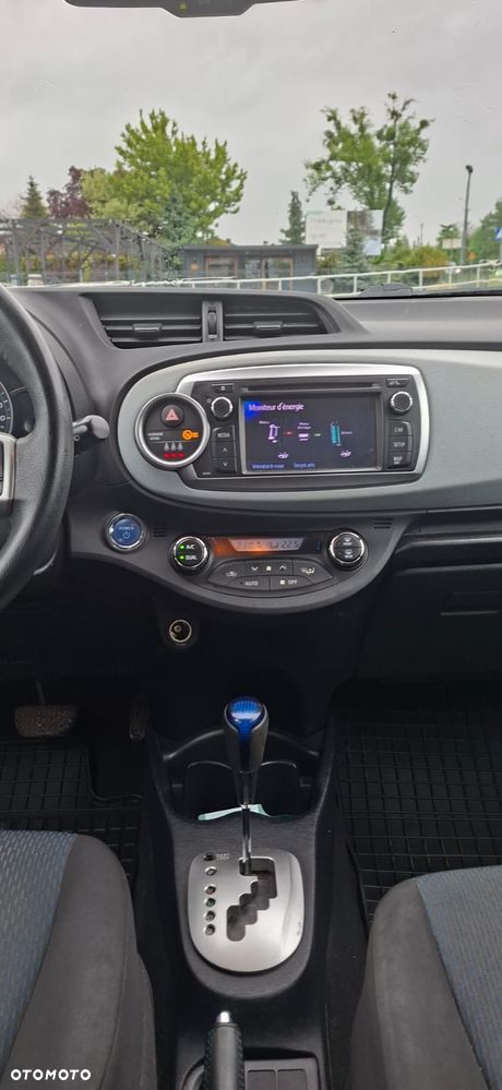 Toyota Yaris Hybrid 100 Dynamic - 18