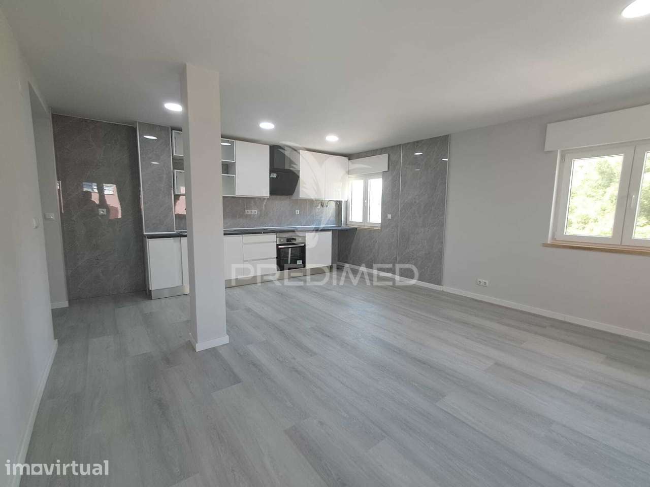 Excelente apartamento T2 renovado em Corroios - Grande imagem: 2/22