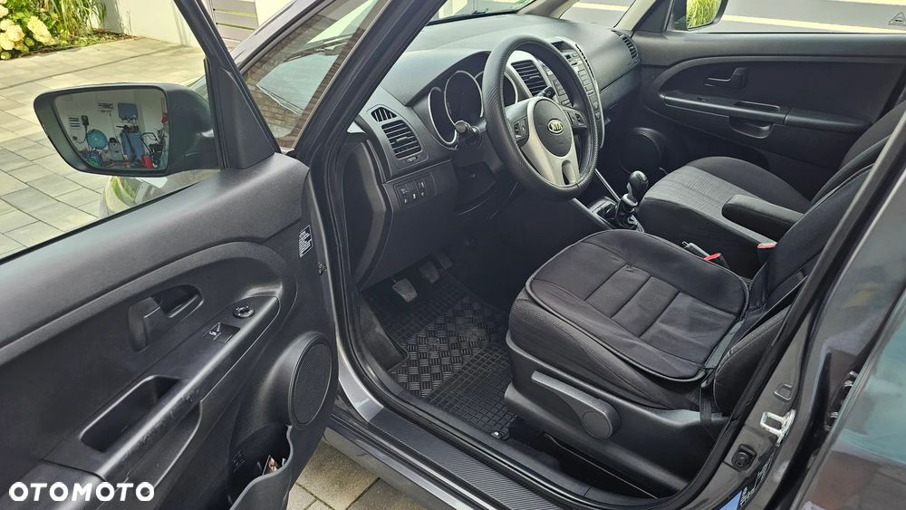 Kia Venga - 11