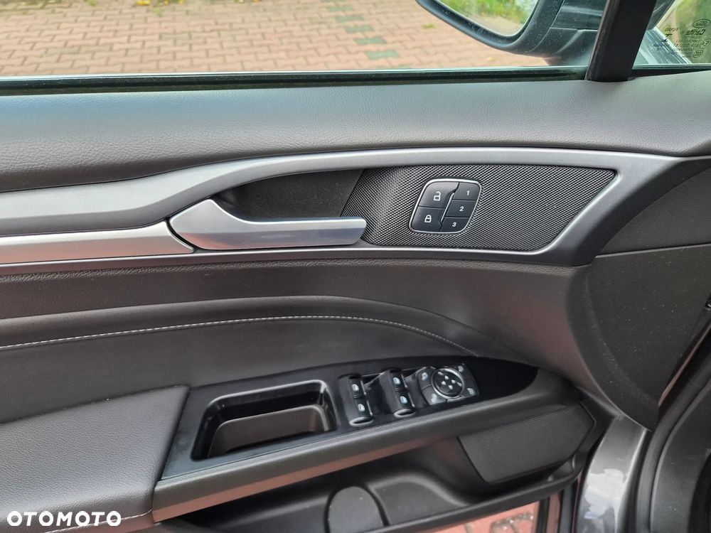 Ford Mondeo 2.0 TDCi Titanium PowerShift - 23