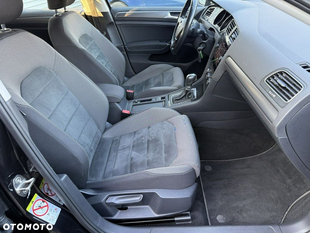 Volkswagen Golf - 32