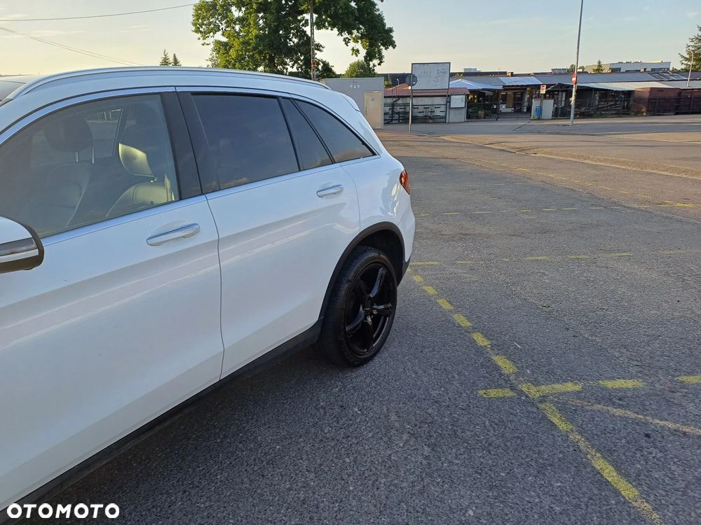 Mercedes-Benz GLC 300 4-Matic - 4