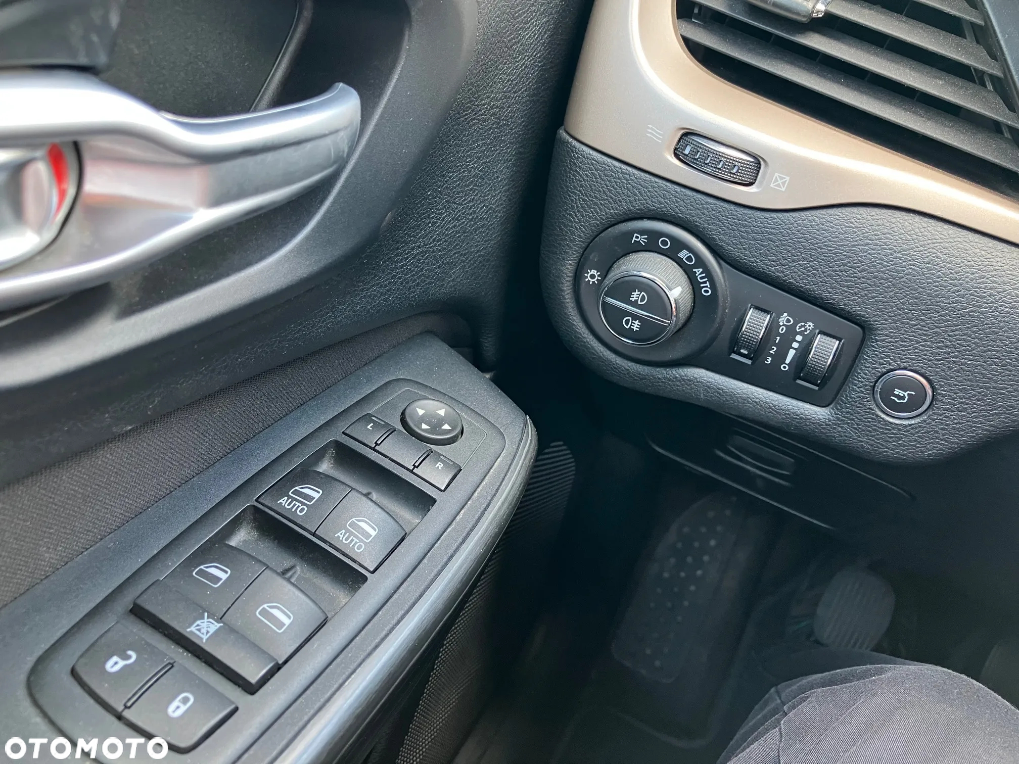 Jeep Cherokee 2.0 MJD 4x2 Longitude - 16