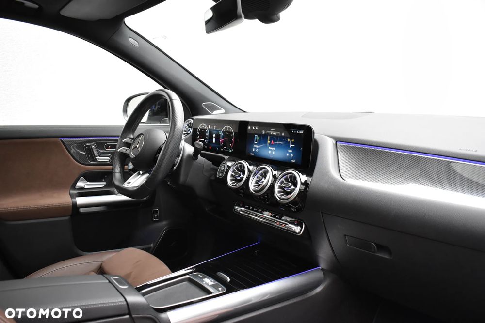 Mercedes-Benz GLA - 18