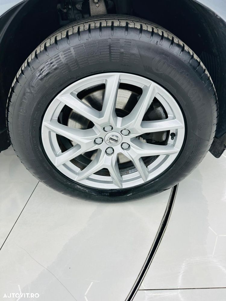 Volvo XC 60 D4 AWD Geartronic Momentum - 9