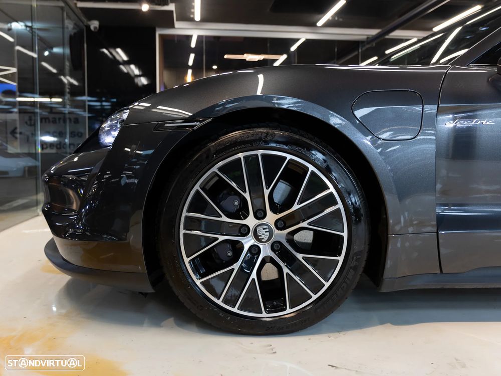 Porsche Taycan - 16