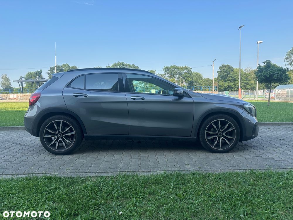 Mercedes-Benz GLA 200 7G-DCT Style - 4