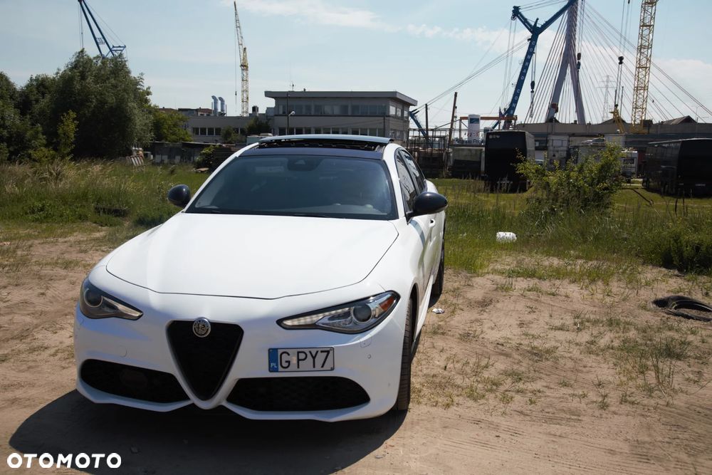 Alfa Romeo Giulia 2.0 Turbo 16V AT8-Q4 Ti - 9
