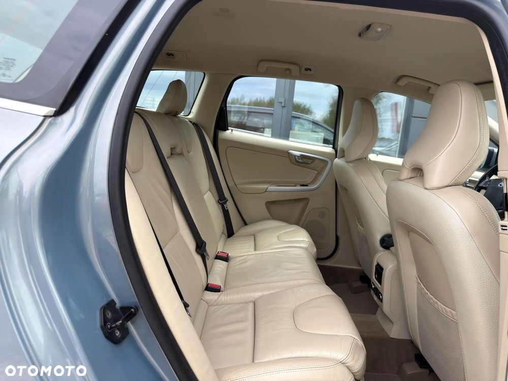 Volvo XC 60 D5 AWD Momentum - 24