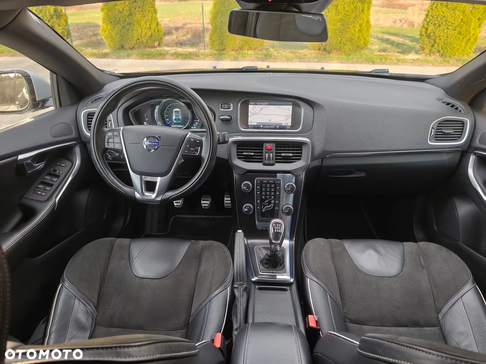 Volvo V40 D2 R Design - 10