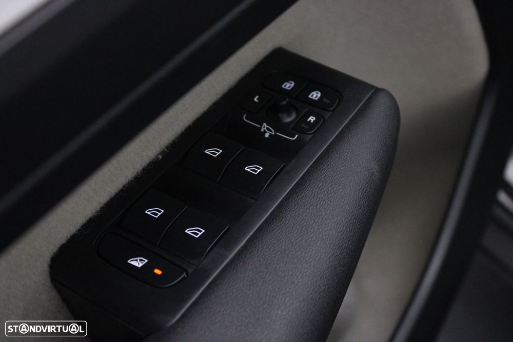 Volvo XC 40 2.0 D3 Momentum Plus Geartronic — fotografia 25