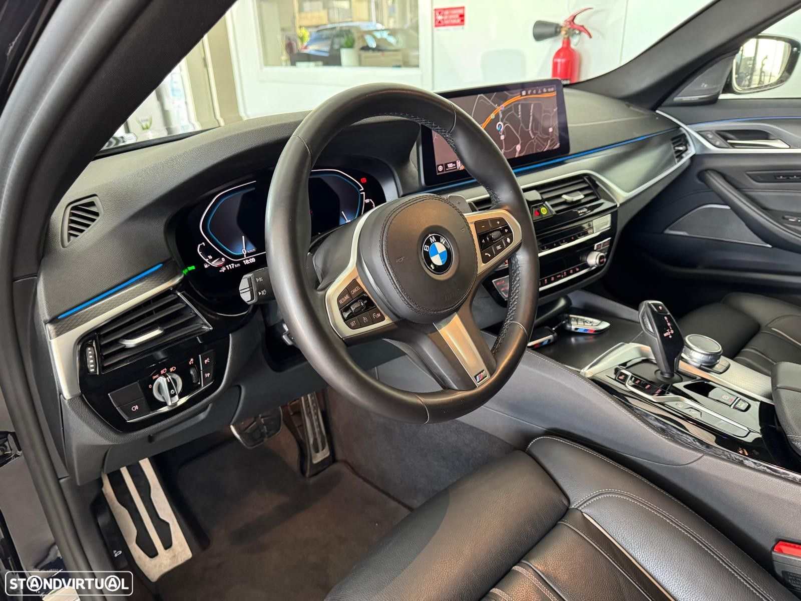 BMW 530 e Pack Desportivo M - 18