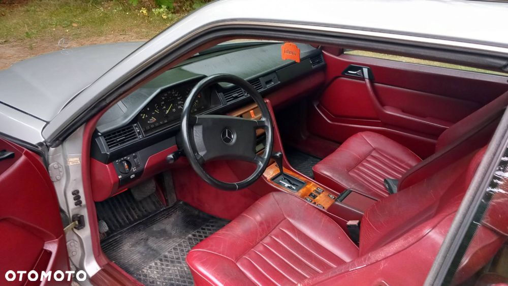 Mercedes-Benz W124 1988 photo 4