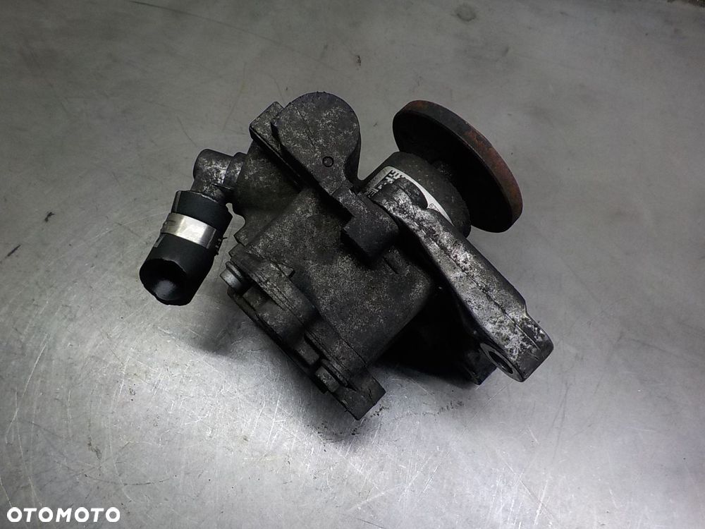 BMW 5 (E60) 2.5 B POMPA WSPOMAGANIA 677732101 - 1