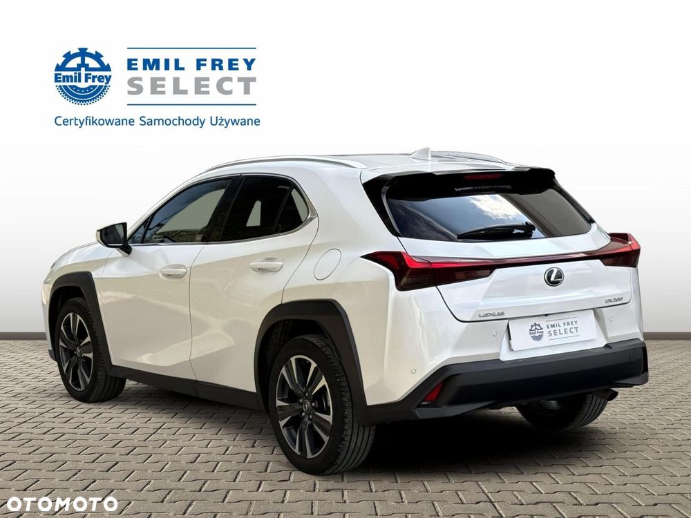 Lexus UX - 4