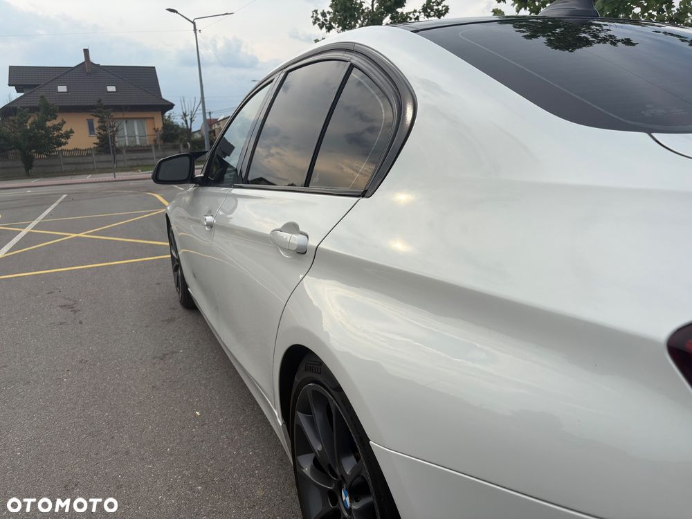 BMW Seria 3 328i Luxury Line - 14