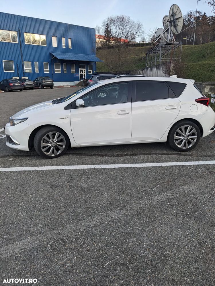 Toyota Auris 1.8 L VVT-i Hybrid Sol - 2