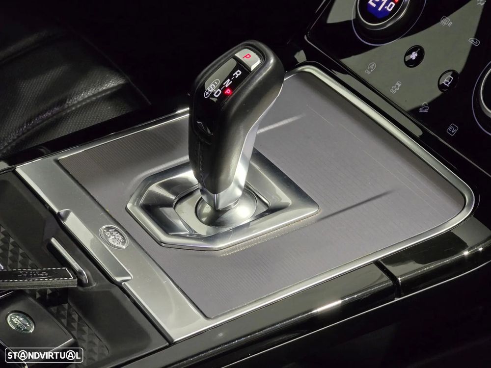 Land Rover Range Rover Evoque 1.5 P300e AWD Auto - 46