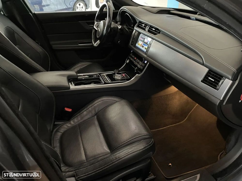 Jaguar XF - 42