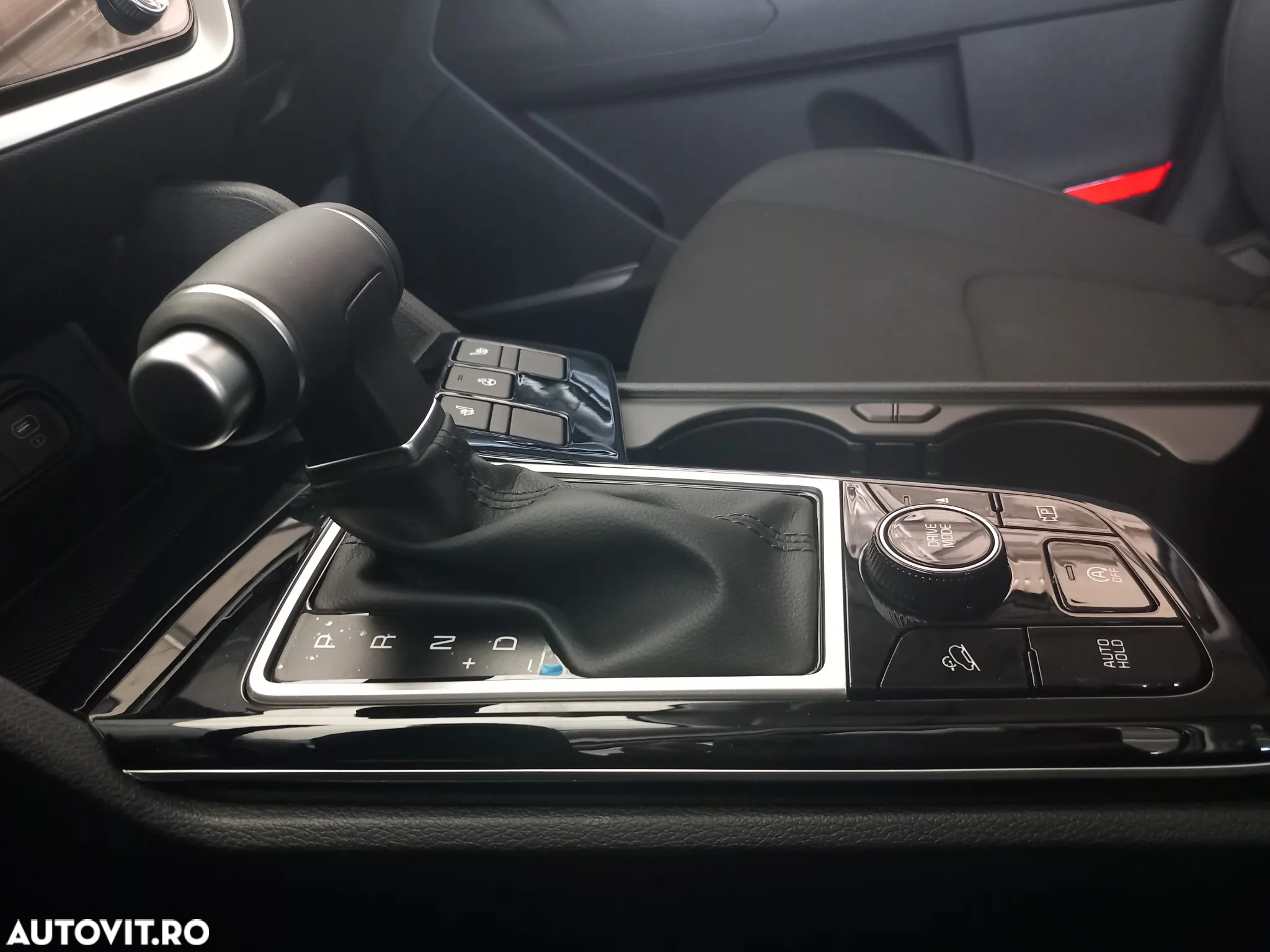 Kia Sportage 1.6 T-GDI 7DCT HP 4x2 MHEV Urban - 11