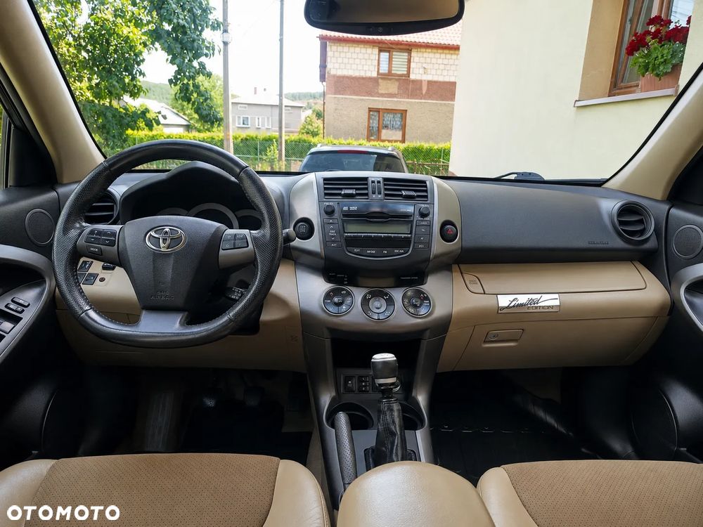 Toyota RAV4 2.0 VVT-i Premium - 9