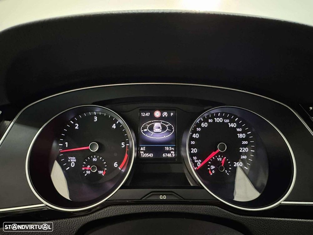 VW Passat Variant 1.6 TDI Confortline DSG - 15