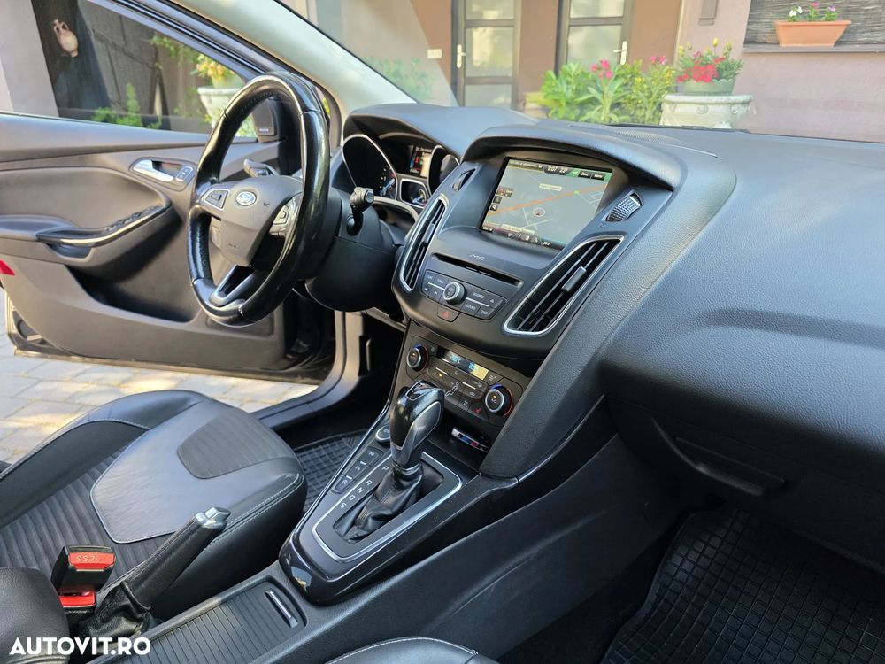 Ford Focus 2.0 TDCI Powershift Titanium - 9