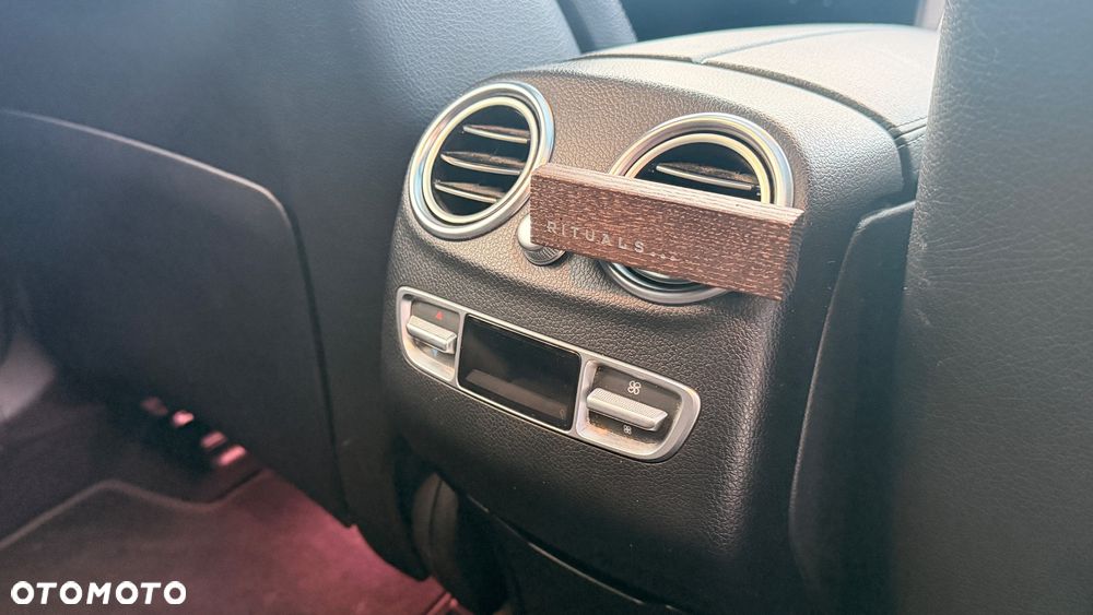 Mercedes-Benz GLC 300 4Matic 9G-TRONIC AMG Line Plus - 25