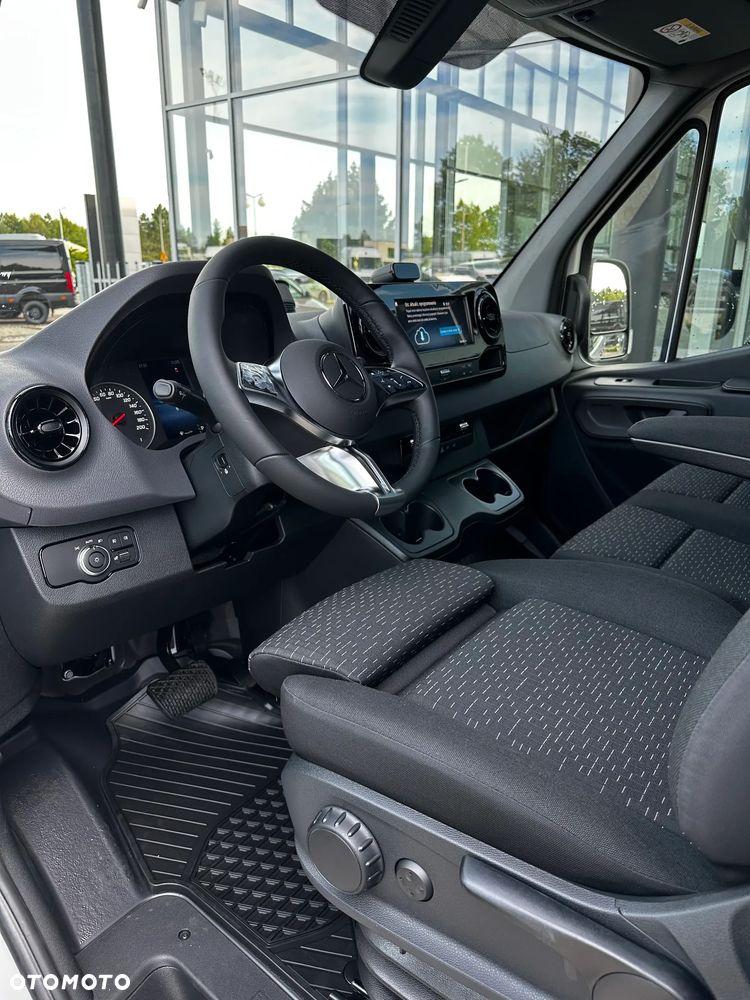 Mercedes-Benz Sprinter - 20