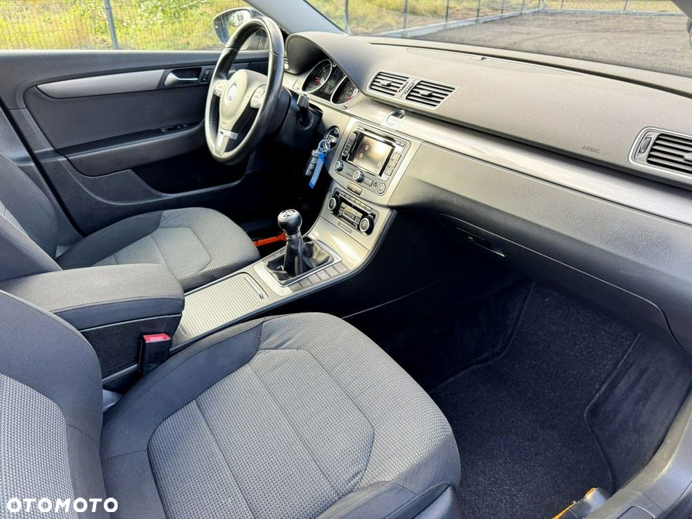 Volkswagen Passat - 11