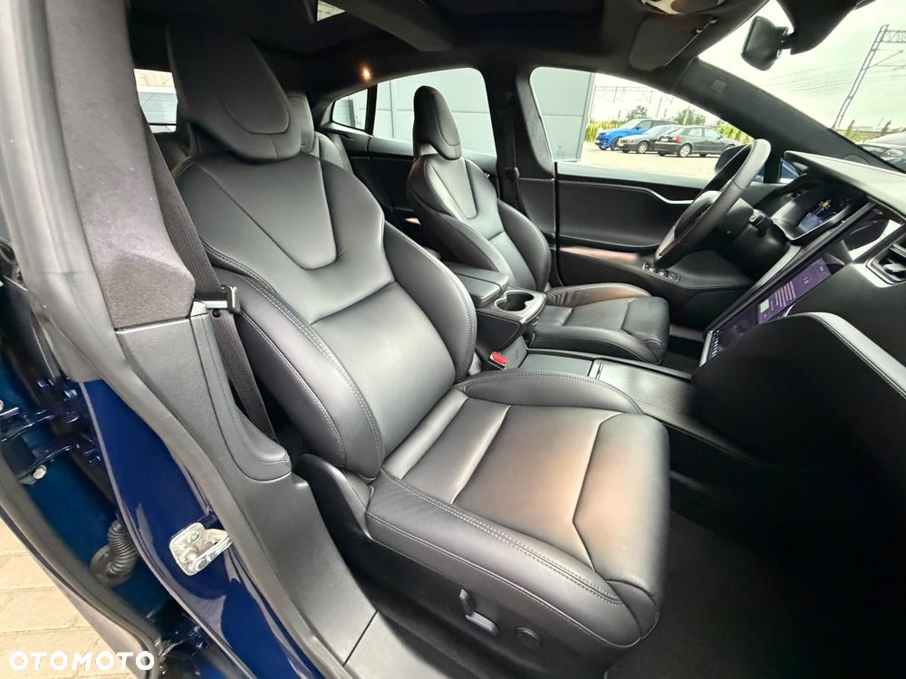 Tesla Model S - 24