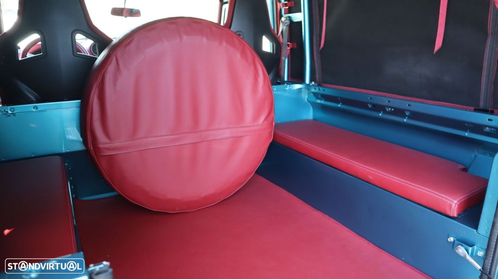 Land Rover Defender - 25