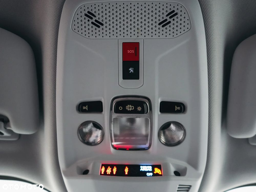 Peugeot 2008 1.5 BlueHDi Allure S&S EAT8 - 36