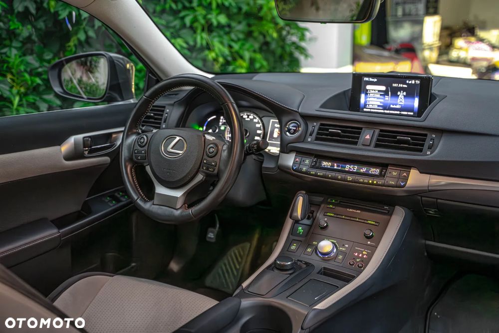 Lexus CT 200h Business Edition - 17