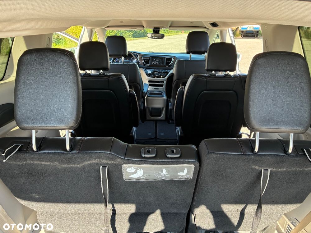 Chrysler Pacifica - 14