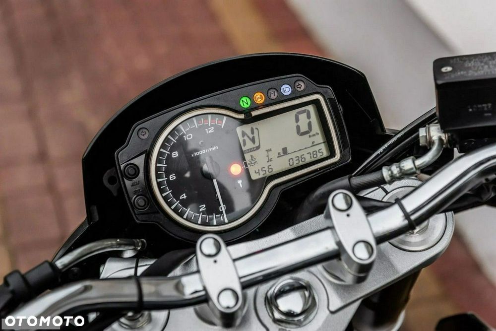 Suzuki GSR - 10