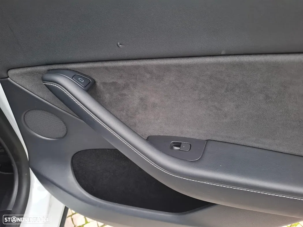 Tesla Model Y Long Range Dual Motor AWD - 39