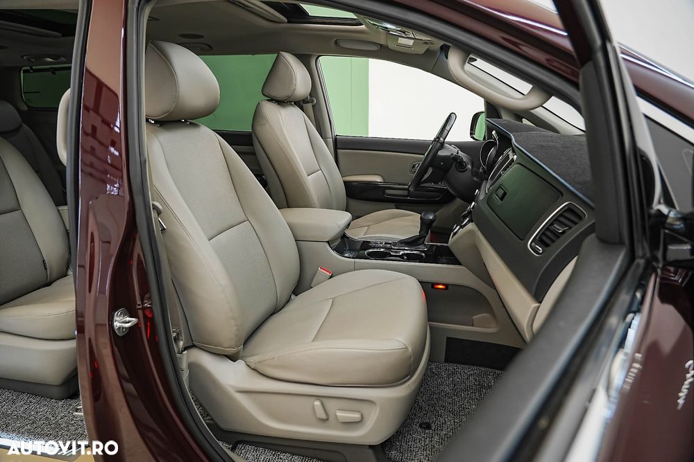 Kia Carnival - 18