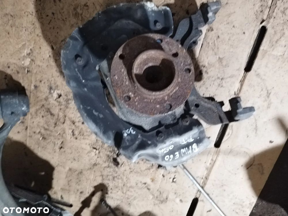 ZWROTNICA PIASTA PRZÓD PRAWA BMW 5 E60 E61 6 E63 E64 - 2