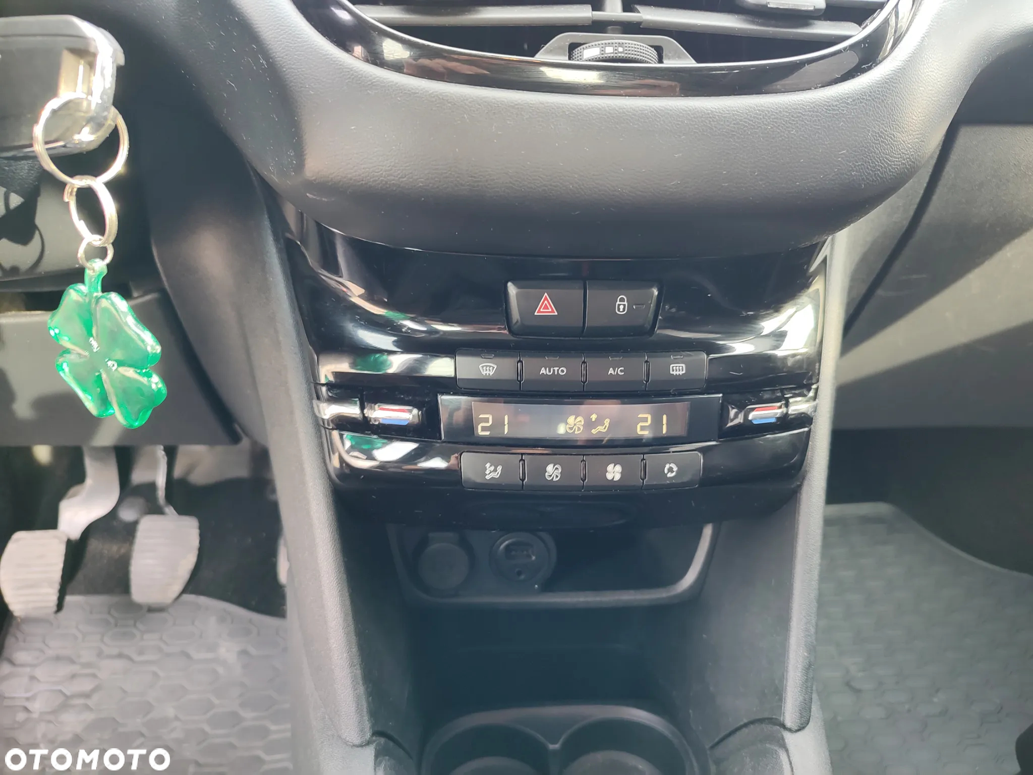 Peugeot 208 1.2 PureTech Allure - 15