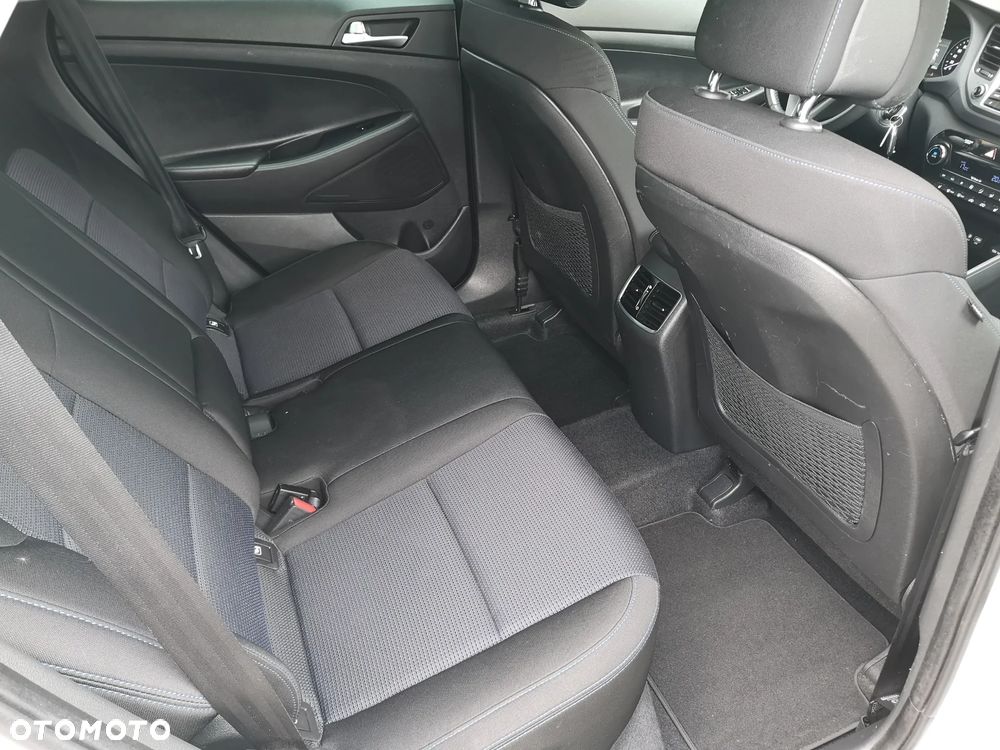 Hyundai Tucson 1.6 GDI BlueDrive Comfort 2WD - 24