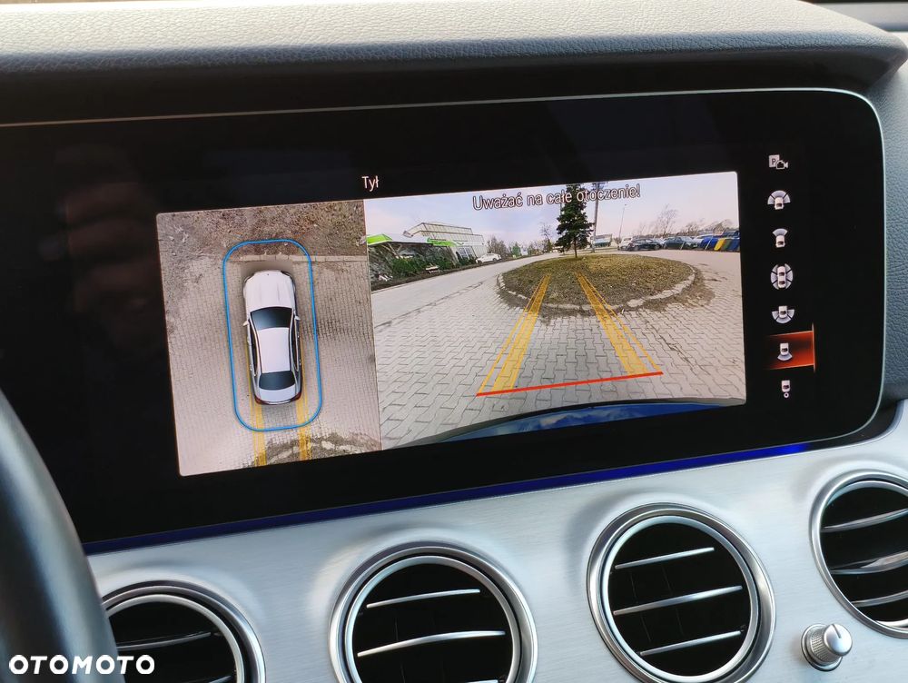 Mercedes-Benz Klasa E 300 4Matic 9G-TRONIC - 11