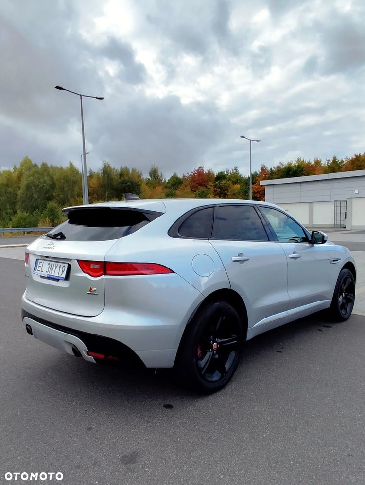 Jaguar F-Pace - 8