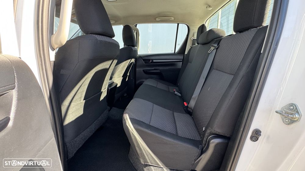 Toyota Hilux 2.4 D-4D 4WD CD CM - 8