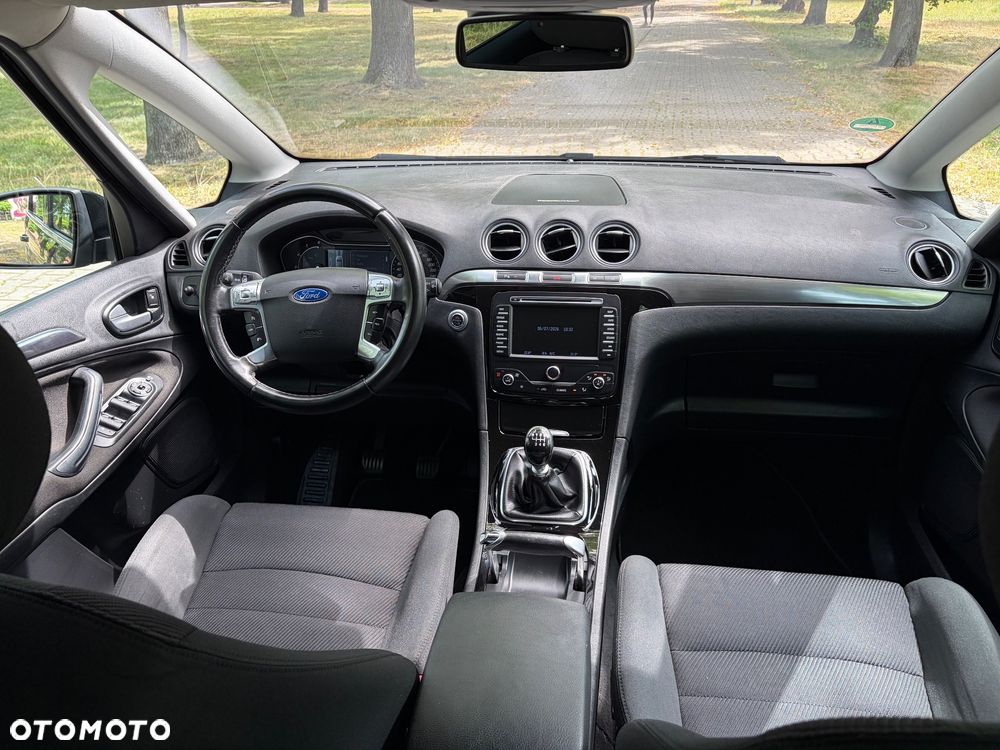 Ford S-Max - 17