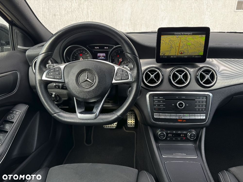 Mercedes-Benz GLA - 27