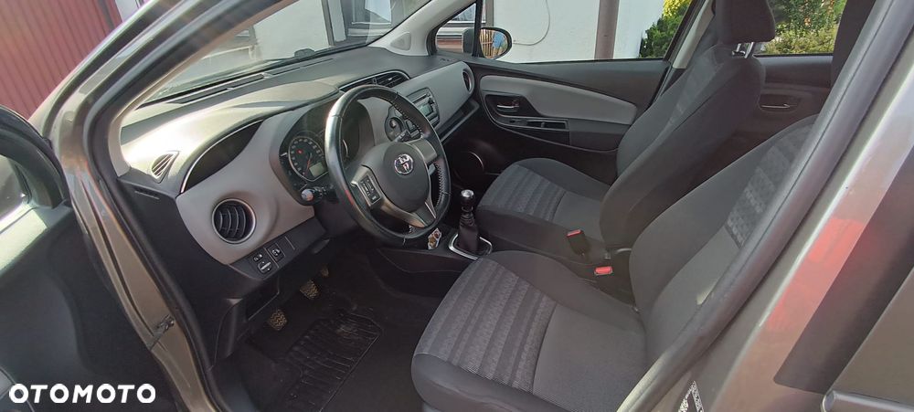 Toyota Yaris 2017 photo 2