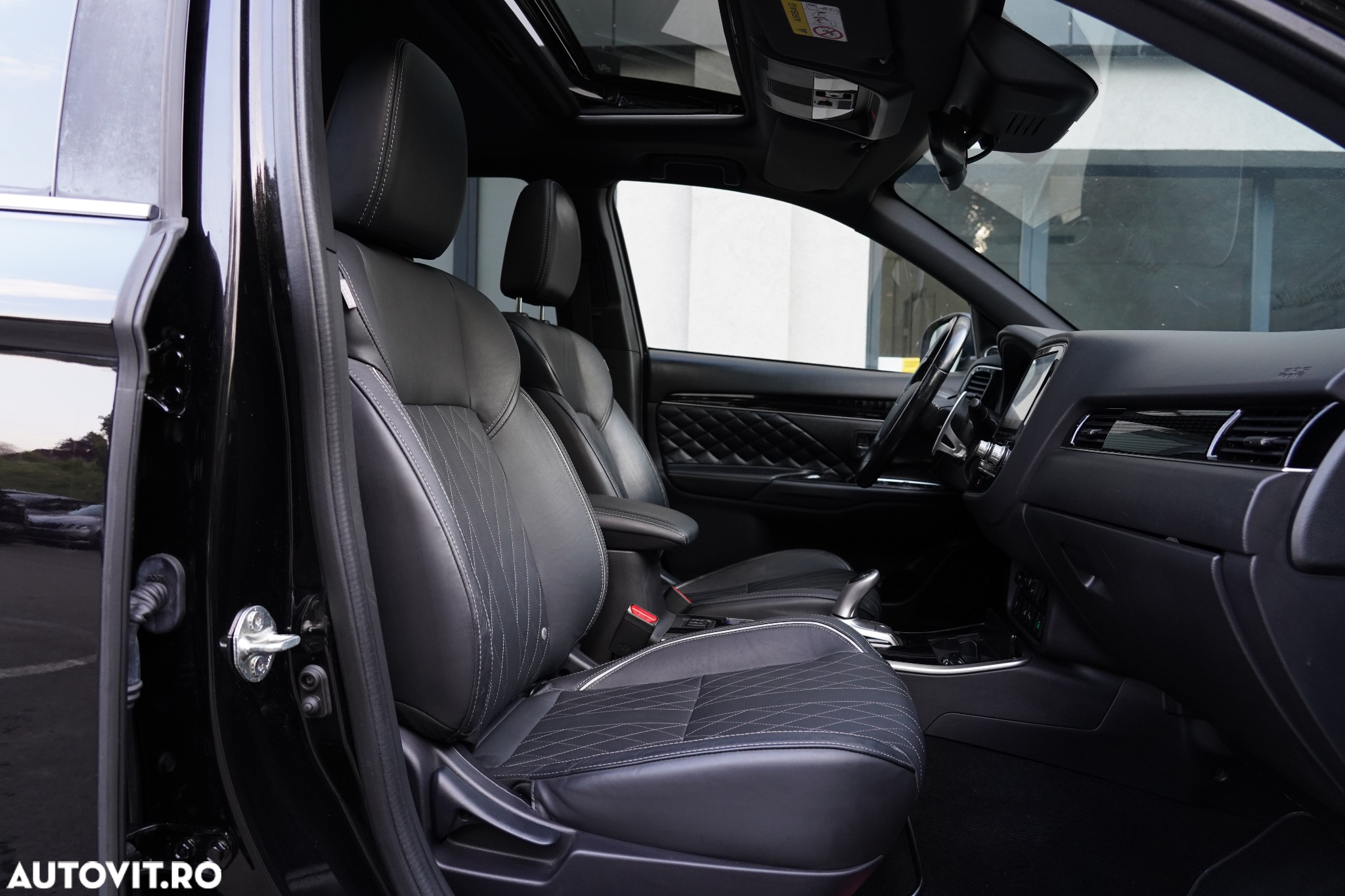 Mitsubishi Outlander 2.4 4WD Plug-In Hybrid Top - 22