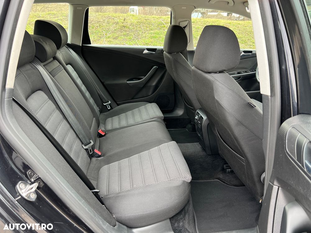 Volkswagen Passat 2.0 TDI DPF Highline - 11