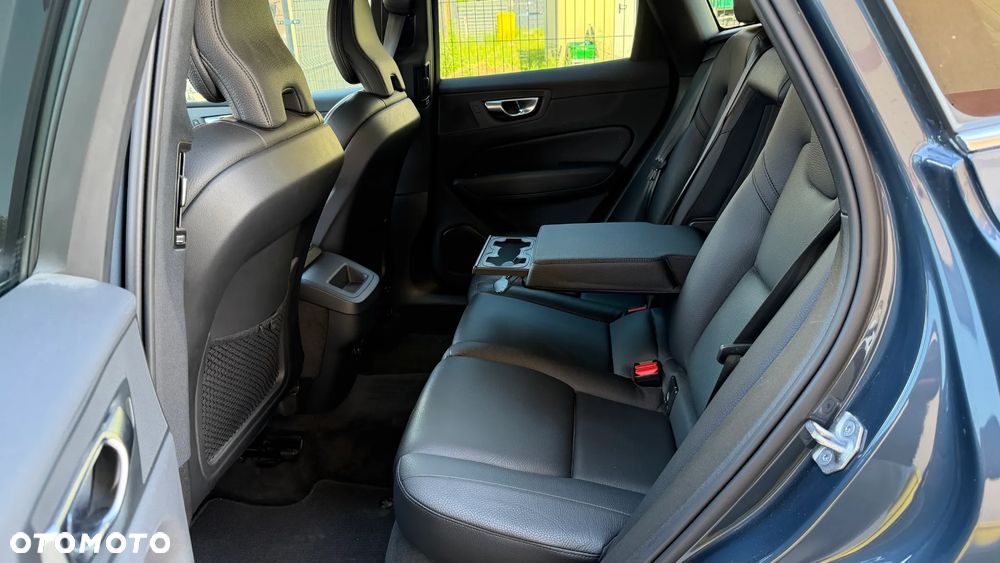 Volvo XC 60 B4 B Momentum Pro - 16